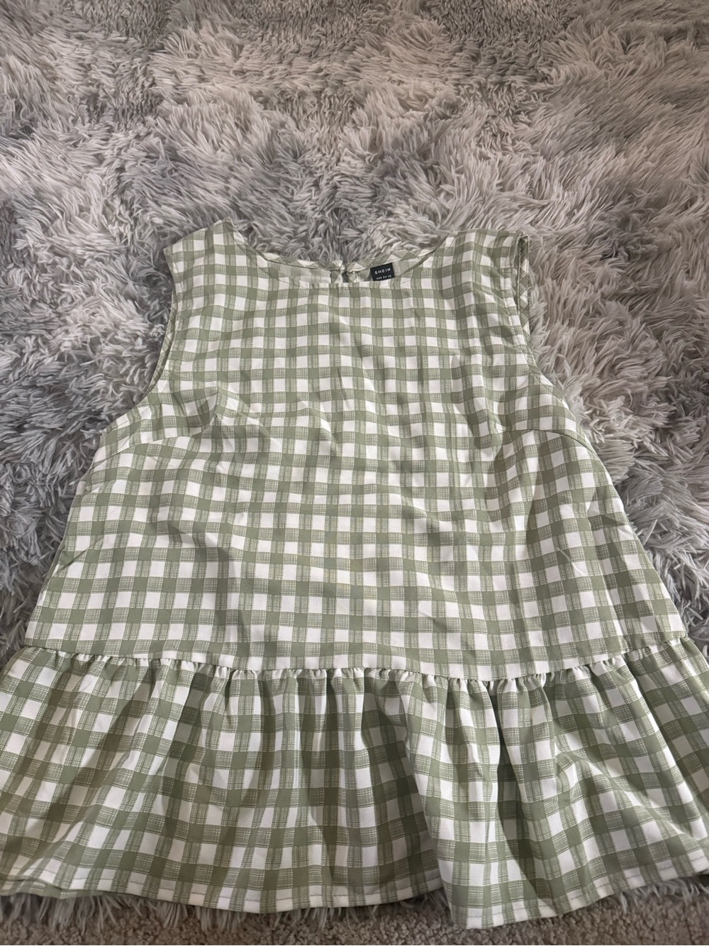 Shein top, lightly worn! Size medium. Flowy material